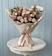 Букет цветов из:  Розы и Лизиантусы в Красный Профинтерн