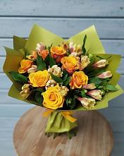 Букет цветов из:  Альстромерии и Розы в Красный Профинтерн