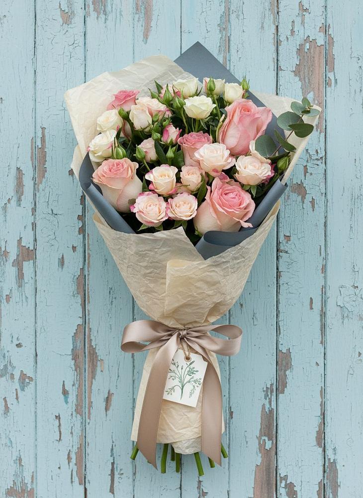 Букет цветов из: Розы в Красный Профинтерн