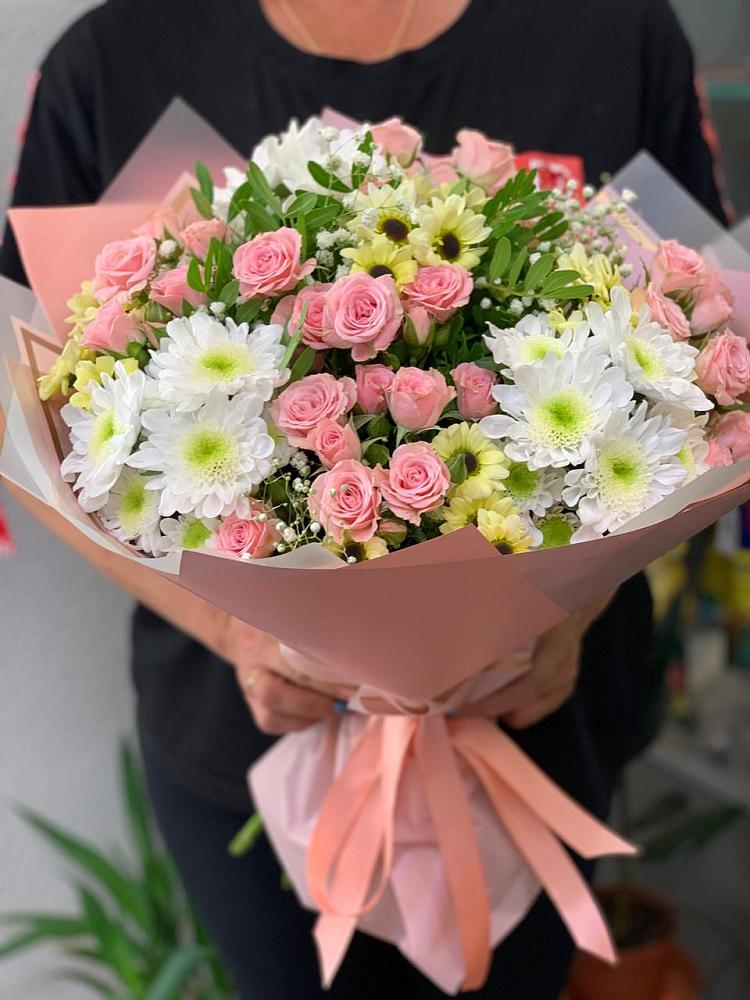 Букет цветов из: Розы и Хризантемы в Красный Профинтерн