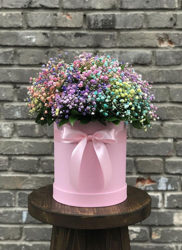 Цветочная композиция из Гипсофила и Розы в шляпной коробке в Красный Профинтерн