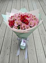 Букет цветов из:  Альстромерии в Красный Профинтерн