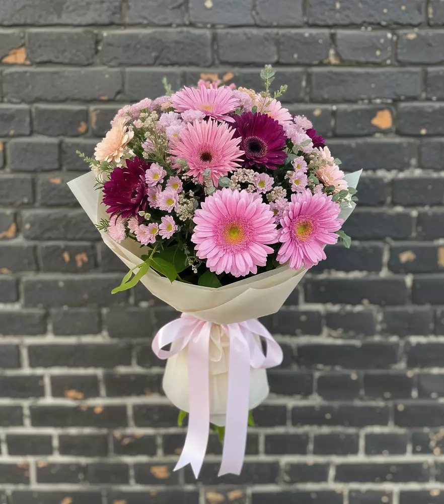Букет цветов из: Герберы и Хризантемы в Красный Профинтерн