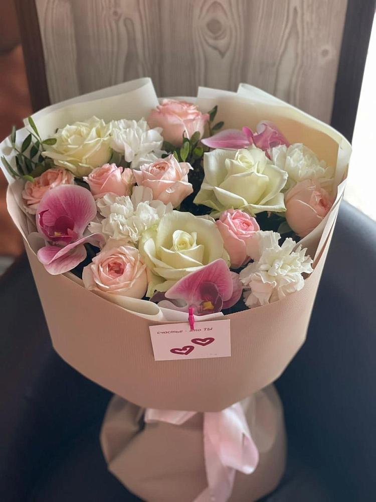 Букет цветов из: Орхидеи, Розы и Гвоздики в Красный Профинтерн