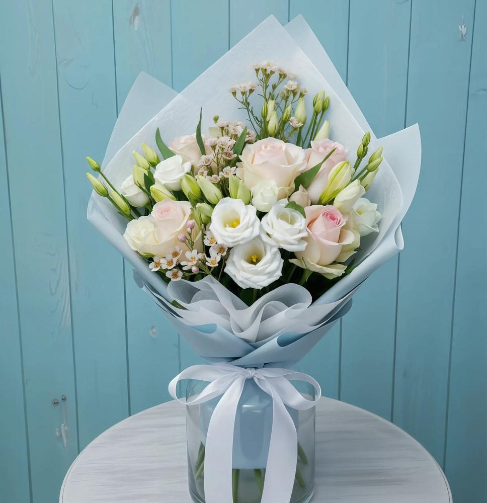 Букет цветов из: Розы и Лизиантусы в Красный Профинтерн