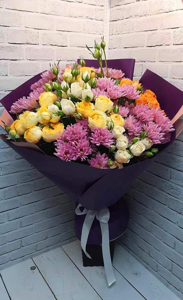 Букет цветов из: Хризантемы и Розы в Красный Профинтерн