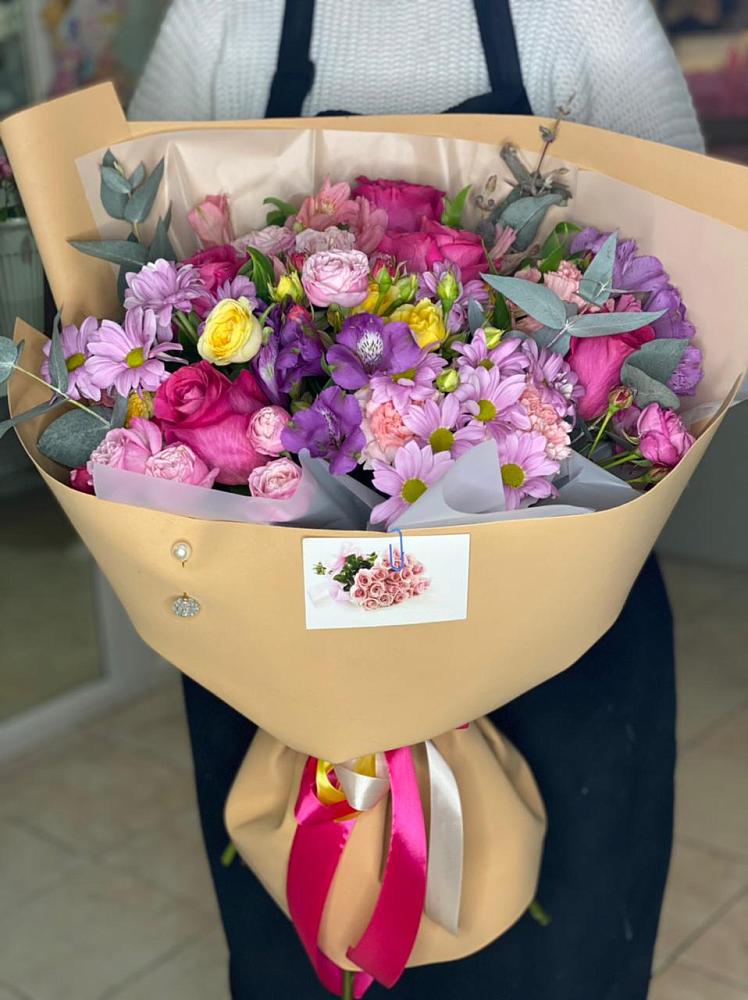 Букет цветов из: Хризантемы, Гвоздики и Альстромерии в Красный Профинтерн