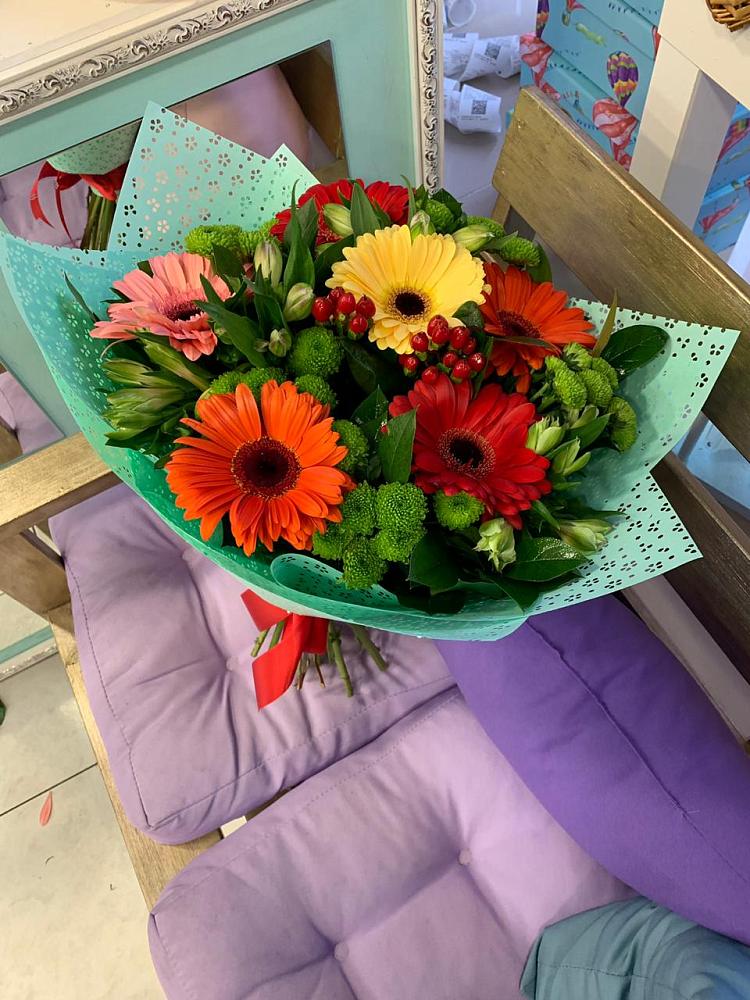 Букет цветов из: Герберы, Хризантемы и Альстромерии в Красный Профинтерн