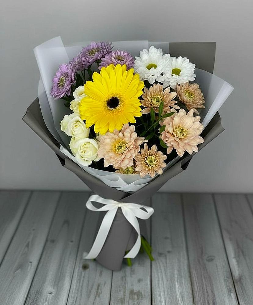 Букет цветов из: Розы, Герберы и Хризантемы в Красный Профинтерн