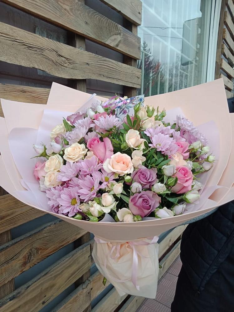 Букет цветов из: Розы и Хризантемы в Красный Профинтерн