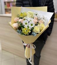 Букет цветов из:  Альстромерии, Розы и Хризантемы в Красный Профинтерн