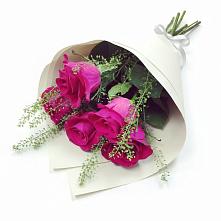 Букет цветов из:  Розы в Красный Профинтерн