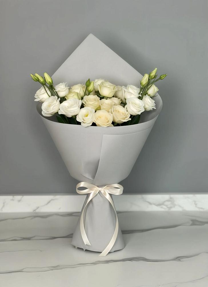 Букет цветов из: Розы и Лизиантусы в Красный Профинтерн