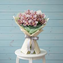 Букет цветов из:  Орхидеи и Розы в Красный Профинтерн