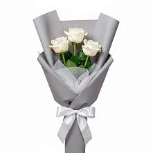 Букет 3 белые розы в Красный Профинтерн