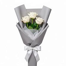 Букет 3 белые розы в Красный Профинтерн