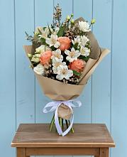 Букет цветов из:  Альстромерии, Лизиантусы, Розы и Хризантемы #REPLACE_PRED# Красный Профинтерн