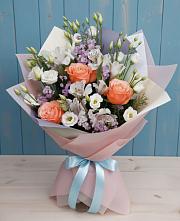 Букет цветов из:  Лизиантусы, Розы, Альстромерии и Гипсофила в Красный Профинтерн