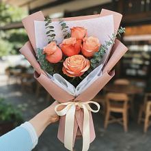 Букет цветов из:  Розы в Красный Профинтерн