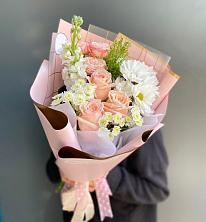 Букет цветов из:  Хризантемы и Розы в Красный Профинтерн