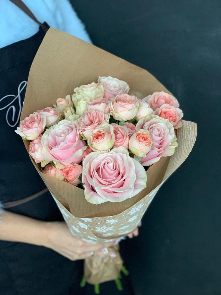 Букет цветов из: Хризантемы и Розы в Красный Профинтерн