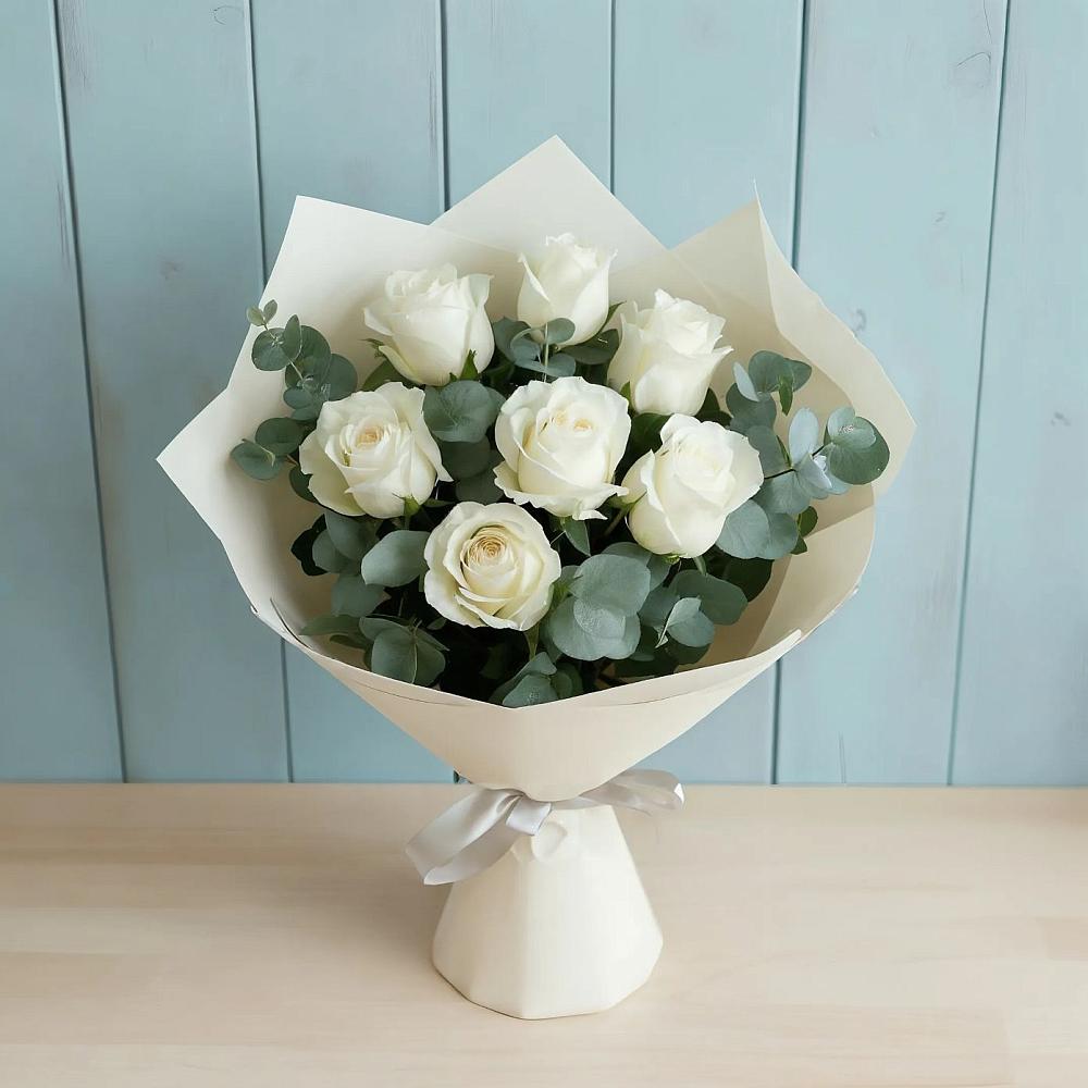 Букет Белые розы в Эвкалипте в Красный Профинтерн