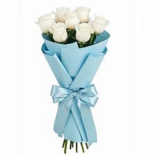 Букет 7 белых роз Проуд в Красный Профинтерн