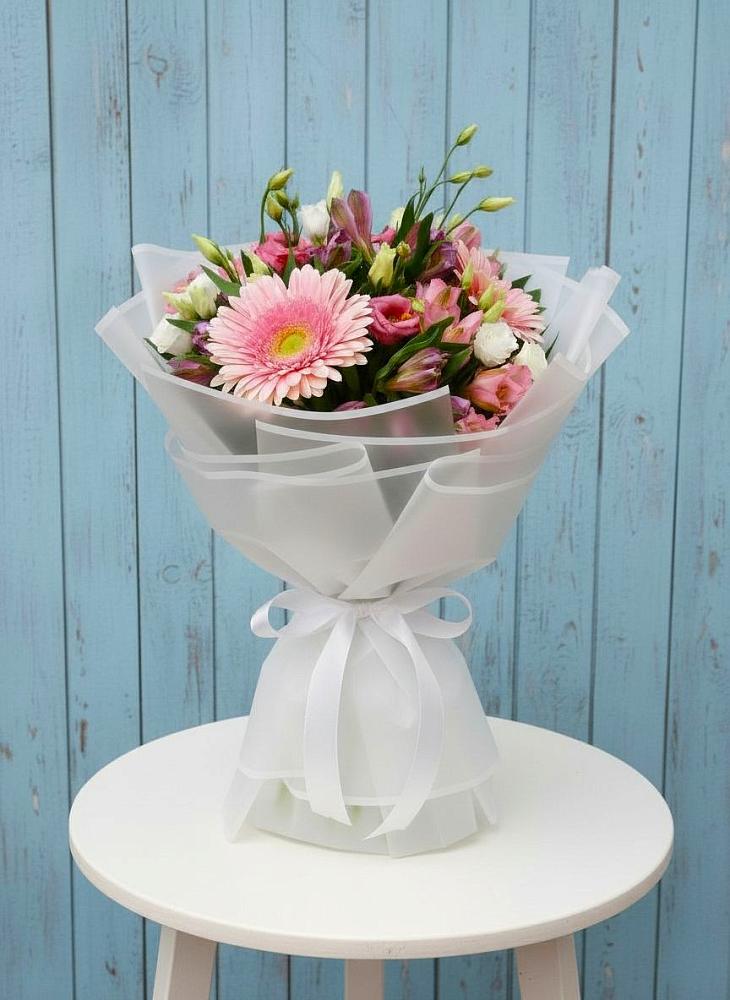 Букет цветов из: Герберы, Альстромерии и Лизиантусы в Красный Профинтерн