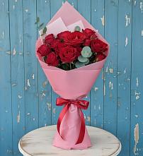 Букет цветов из:  Розы в Красный Профинтерн