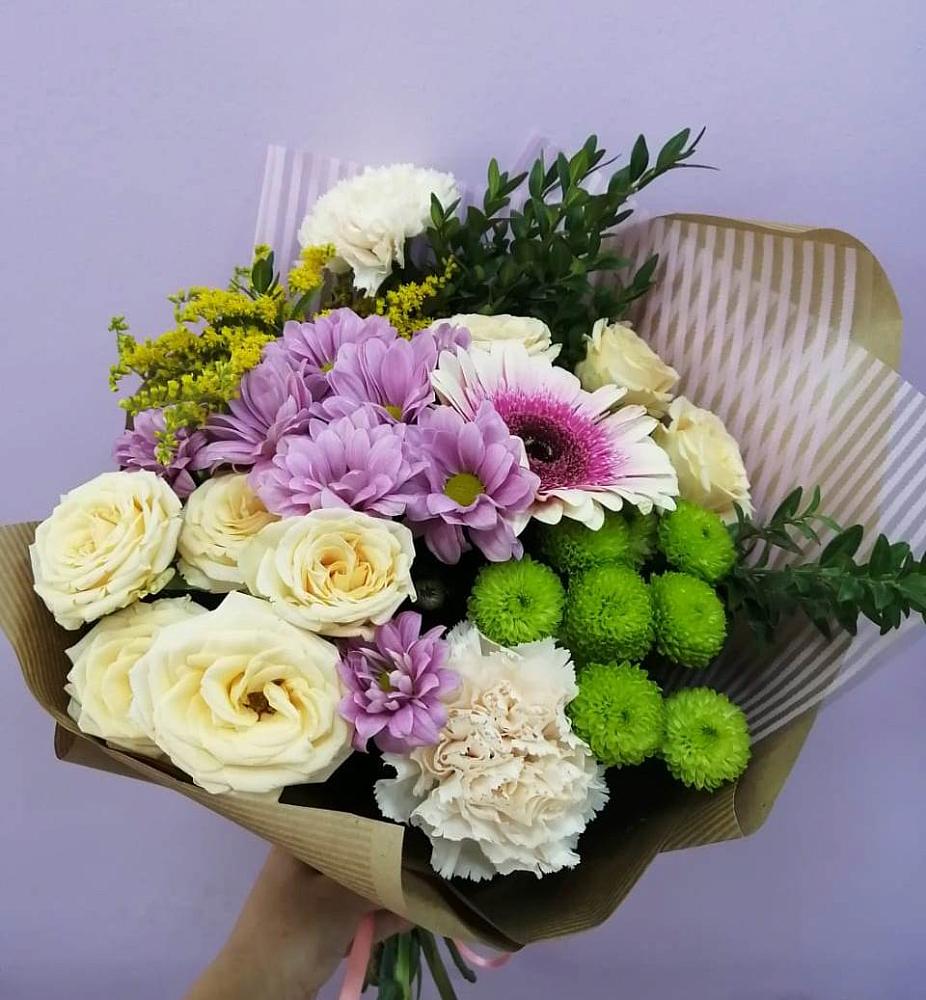 Букет цветов из: Хризантемы, Розы, Гвоздики и Герберы в Красный Профинтерн