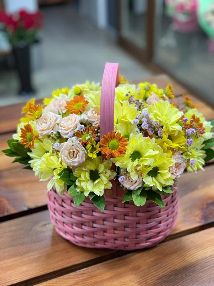 Цветочная композиция из Хризантемы и Розы в корзине в Красный Профинтерн