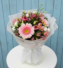 Букет цветов из:  Герберы, Альстромерии и Лизиантусы в Красный Профинтерн