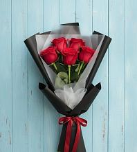 Букет цветов из:  Розы в Красный Профинтерн