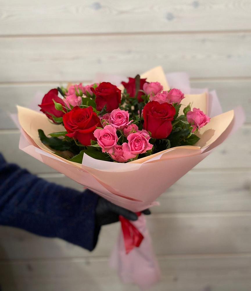 Букет цветов из: Розы в Красный Профинтерн