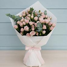 Букет цветов из:  Розы в Красный Профинтерн