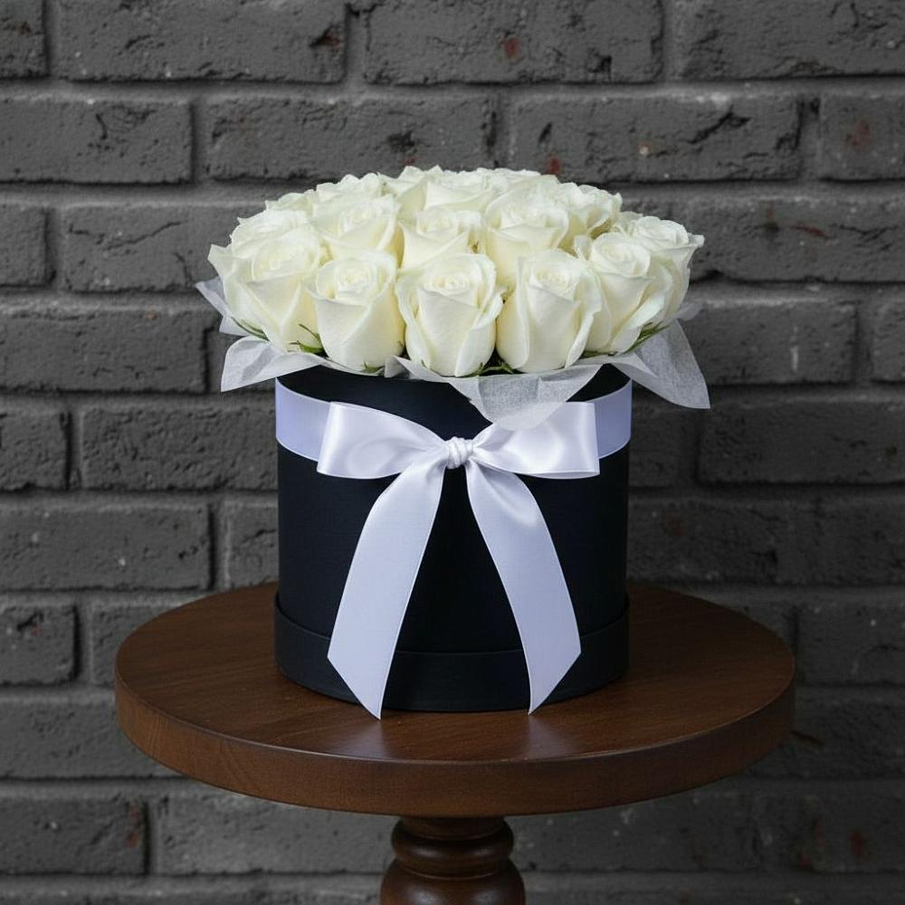 Цветочная композиция из Розы в шляпной коробке в Красный Профинтерн