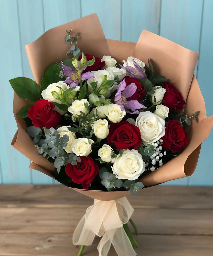 Букет цветов из: Розы и Альстромерии в Красный Профинтерн