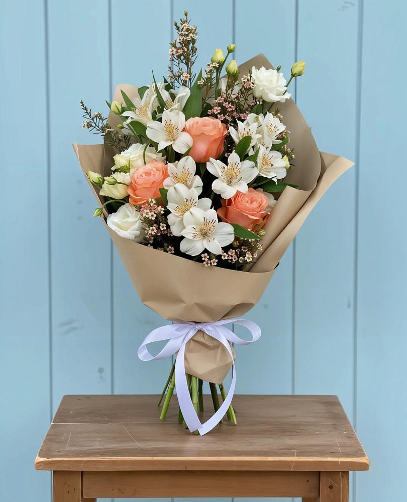 Букет цветов из: Альстромерии, Лизиантусы, Розы и Хризантемы в Красный Профинтерн