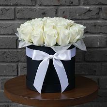 Цветочная композиция из Розы в шляпной коробке в Красный Профинтерн