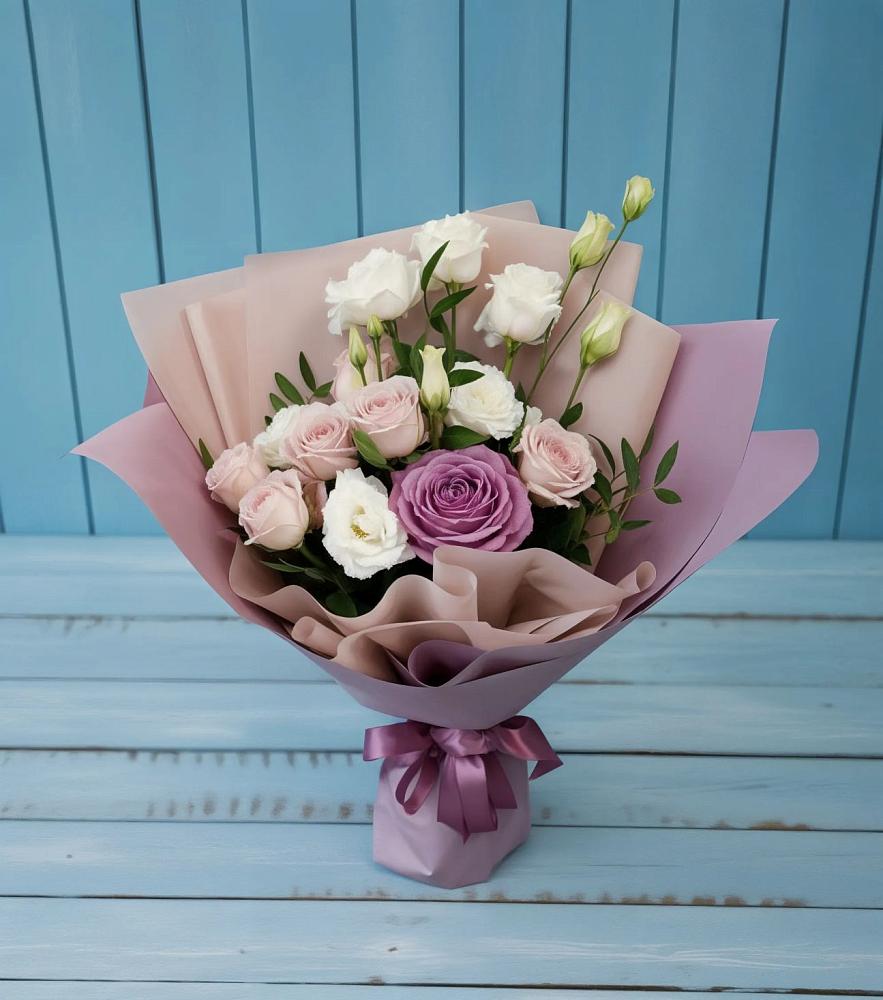 Букет цветов из: Розы и Лизиантусы в Красный Профинтерн